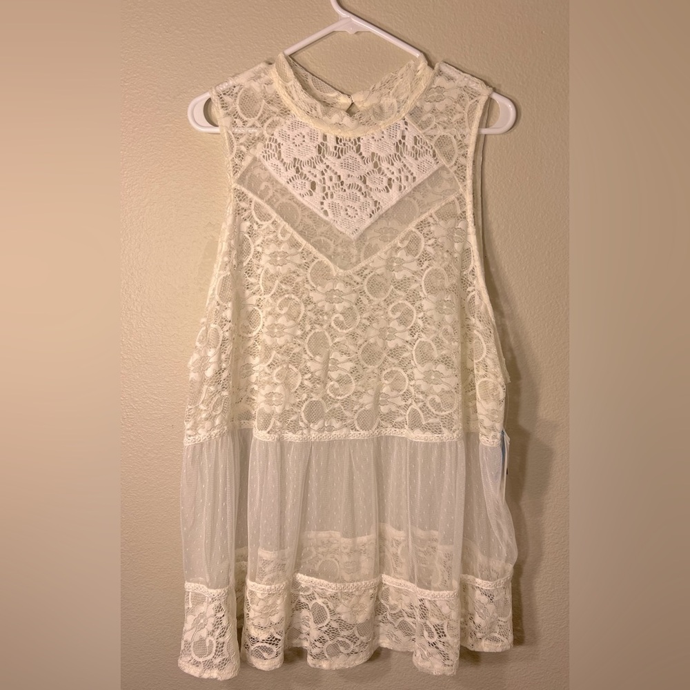 Cream colored lace top. Brand: Boutique Size:3x